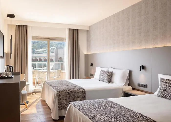 Golden Bahia De Tossa & 4* Sup. Otel Tossa de Mar